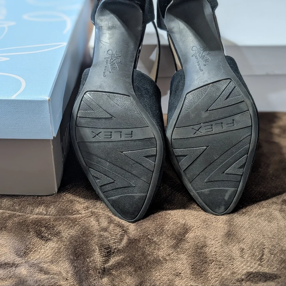 Life Stride Black Pointed Toe Cutout Heels